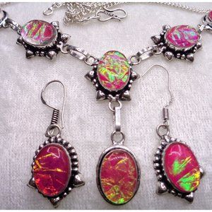 AUSRALIAN TRIPPLE FIRE OPAL GEMSTONE HANDCRAFTED LADIES NECKLACE EARRING SET